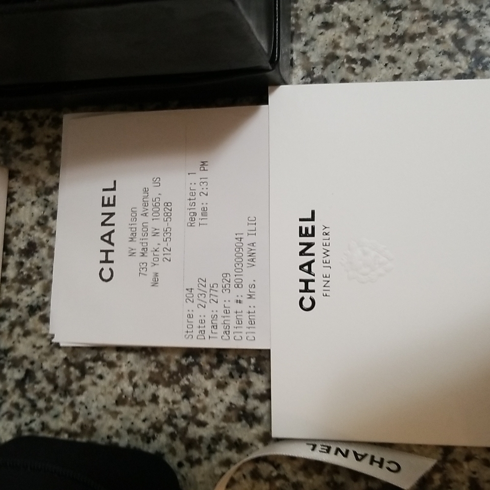 Chanel Iconic J12 Quartz 33mm watch - Picture 16 of 16